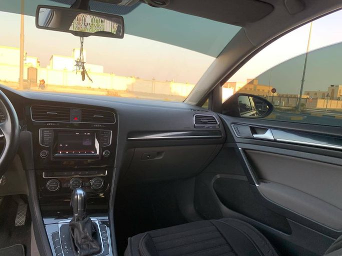 Used Volkswagen Golf VII, 1.8 l, 2015 in Abu Dhabi by Al Fajr Automobile showroom, Black color. GCC Specs | AUTO.AE