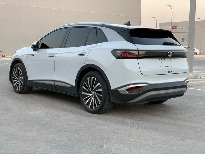 مستعملة Volkswagen ID.4, 2021 في في أبو ظبي من Al Fajr Automobile showroom، اللون أبيض. أخرى | AUTO.AE