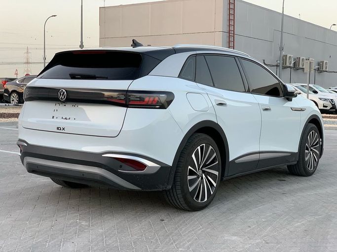 مستعملة Volkswagen ID.4, 2021 في في أبو ظبي من Al Fajr Automobile showroom، اللون أبيض. أخرى | AUTO.AE
