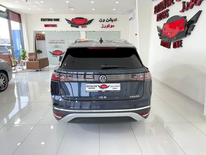 Подержанный Volkswagen ID.6, 2022 в Абу-Даби от Edition One Motors Синий цвет. Китайская | AUTO.AE