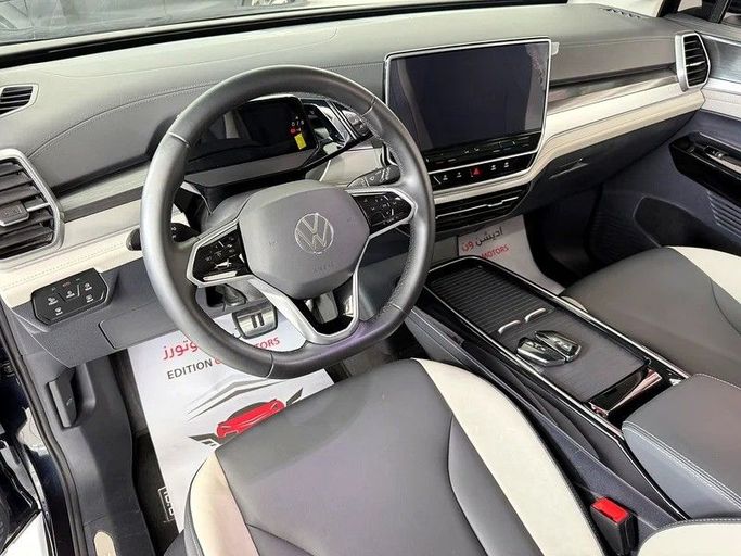 Подержанный Volkswagen ID.6, 2022 в Абу-Даби от Edition One Motors Синий цвет. Китайская | AUTO.AE