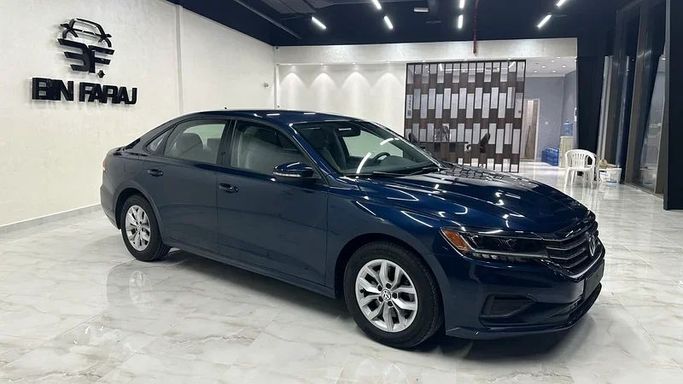Подержанный Volkswagen Passat B8, 2.0 л, 2020 в Абу-Даби от Bin Faraj Automobile Showroom Синий цвет. GCC | AUTO.AE