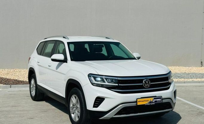 Подержанный Volkswagen Teramont I Рестайлинг, 2.0 л, 2022 в Абу-Даби от Advantage Motors Белый цвет. GCC | AUTO.AE