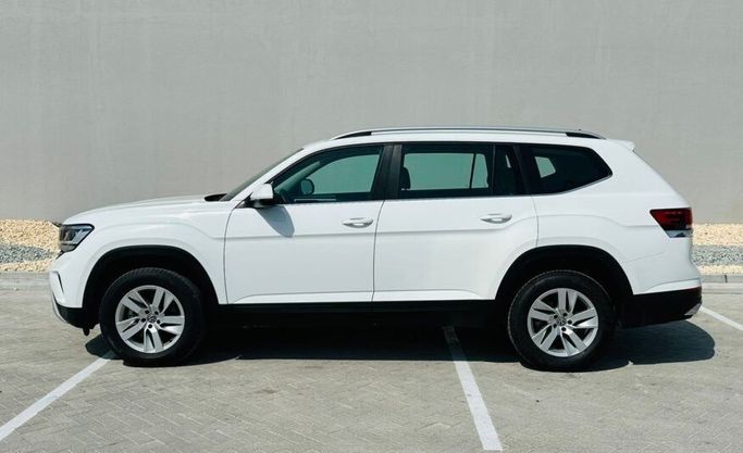 Подержанный Volkswagen Teramont I Рестайлинг, 2.0 л, 2022 в Абу-Даби от Advantage Motors Белый цвет. GCC | AUTO.AE