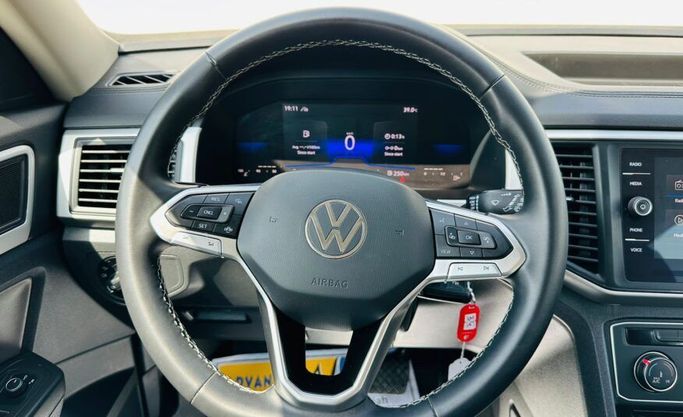 Подержанный Volkswagen Teramont I Рестайлинг, 2.0 л, 2022 в Абу-Даби от Advantage Motors Белый цвет. GCC | AUTO.AE