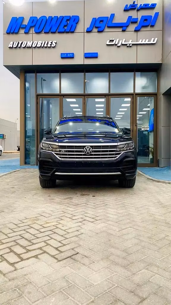 مستعملة Volkswagen Touareg ثالثاً, 3.0 l, 2021 في في أبو ظبي من M Power Automobiles، اللون أسود. مواصفات الخليج | AUTO.AE