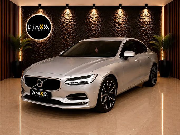 مستعملة Volvo S90 ثانياً, 2.0 l, 2018 في في الإمارات, أبوظبي من Drive X Motors، اللون فضي. مواصفات الخليج | AUTO.AE | إعلان #274421