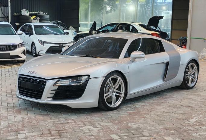 مستعملة ⁦Audi R8 V8 I (الطراز 42)، 4.2 l، 2008⁩ في في الإمارات, عجمان من UNITED MOTORS، اللون فضي. المواصفات الكورية | AUTO.AE | إعلان #287214