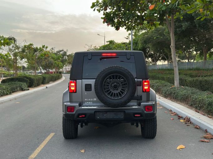 Подержанный BAIC BJ40 I Рестайлинг, 2.3 л, 2023 в Аджмане от Abu Rashid Cars  Серый цвет. GCC | AUTO.AE