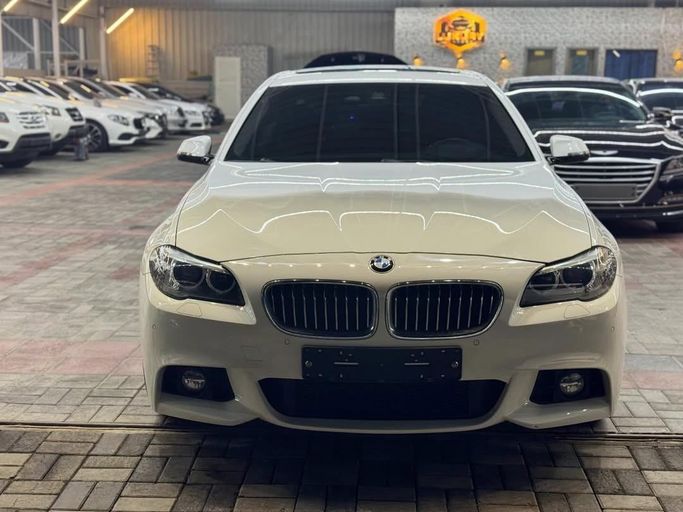 مستعملة BMW 5 Series 528i عملية فيس ليفت VI (F10/F11/F07), 2.0 l, 2016 في في عجمان من Luxury Motors، اللون أبيض. المواصفات الكورية | AUTO.AE