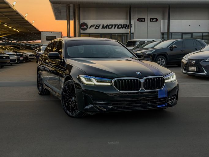 Подержанный BMW 5 Series 520i VII (G30/G31) Рестайлинг, 2.0 л, 2022 в ОАЭ, Аджман от F8 MOTORS Черный цвет. GCC | AUTO.AE | Объявление #274196