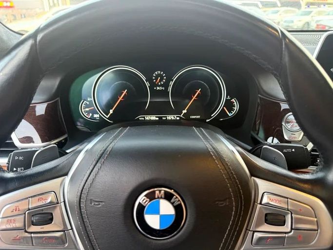 Подержанный BMW 7 Series 740Li VI (G11/G12), 3.0 л, 2016 в Аджмане от Al Hilal Motors Золотистый цвет. GCC | AUTO.AE
