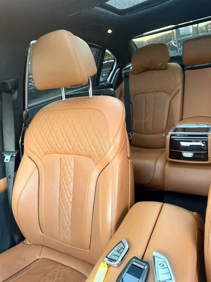 Подержанный BMW 7 Series 740Li VI (G11/G12), 3.0 л, 2016 в Аджмане от Al Hilal Motors Золотистый цвет. GCC | AUTO.AE