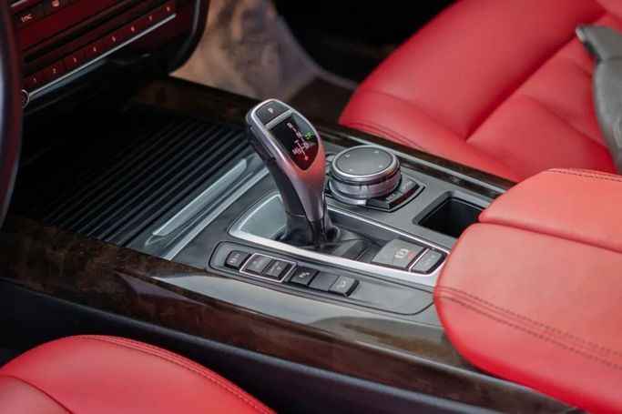 Подержанный BMW X5 35i III (F15), 3.0 л, 2015 в Аджмане от AMG Cars Белый цвет. GCC | AUTO.AE