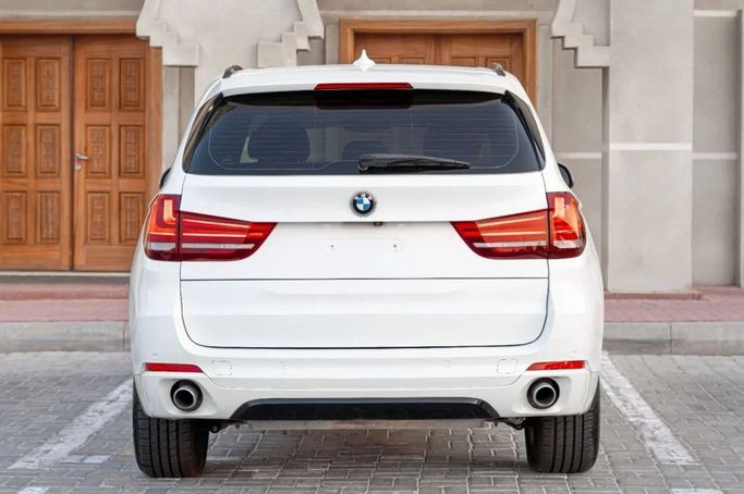 Подержанный BMW X5 35i III (F15), 3.0 л, 2015 в Аджмане от AMG Cars Белый цвет. GCC | AUTO.AE