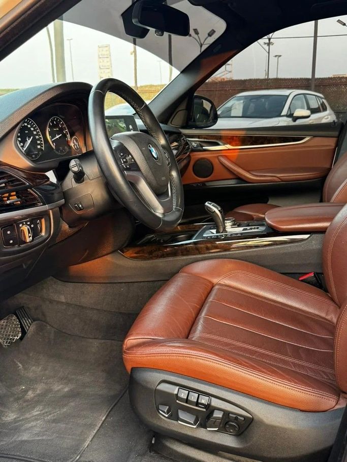 Подержанный BMW X5 50i III (F15), 4.4 л, 2014 в Аджмане от Abu Rashid Cars  Белый цвет. GCC | AUTO.AE