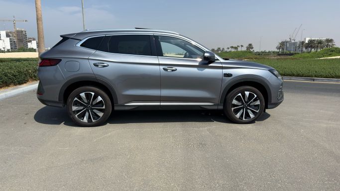 Новый BYD Song Plus I Рестайлинг, 1.5 л, 2025 в ОАЭ, Аджман Серый цвет. Китайская | AUTO.AE | Объявление #296285 — фото 6 из 18