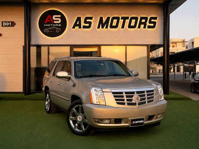 مستعملة ⁦Cadillac Escalade ثالثاً، 6.2 l، 2012⁩ في في الإمارات, عجمان من AS MOTORS، اللون ذهبي. مواصفات الخليج | AUTO.AE | إعلان #286099