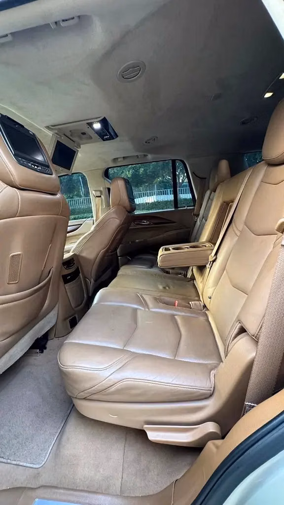 Used Cadillac Escalade IV, 6.2 l, 2016 in UAE, Ajman by Al Tarek Motors FZE, Golden color. GCC Specs | AUTO.AE | Listing #296572 — photo 8 of 10