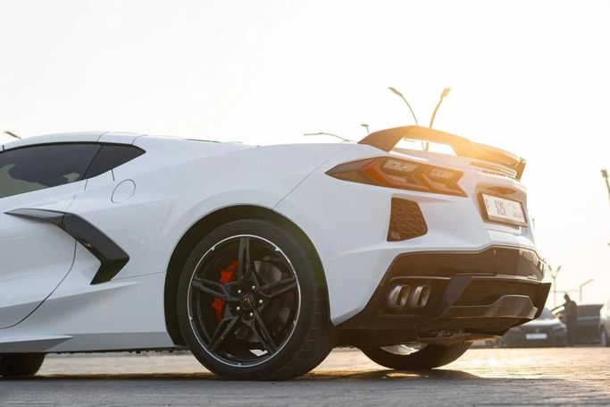 Подержанный Chevrolet Corvette Stingray C8, 6.2 л, 2024 в Аджмане от AMG Cars Белый цвет. Американская | AUTO.AE