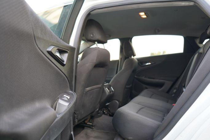 Подержанный Chevrolet Malibu VIII Рестайлинг, 2.5 л, 2016 в Аджмане от Syria Motors Белый цвет.  | AUTO.AE