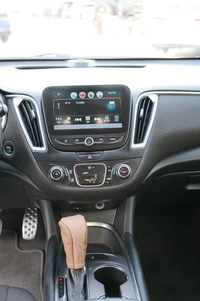 Подержанный Chevrolet Malibu VIII Рестайлинг, 2.5 л, 2016 в Аджмане от Syria Motors Белый цвет.  | AUTO.AE