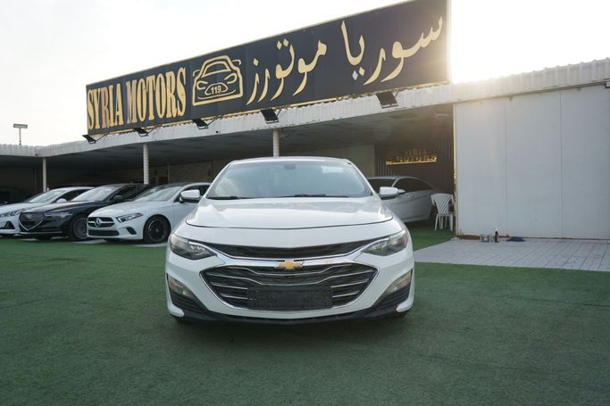 Подержанный Chevrolet Malibu VIII Рестайлинг, 2.5 л, 2016 в Аджмане от Syria Motors Белый цвет.  | AUTO.AE