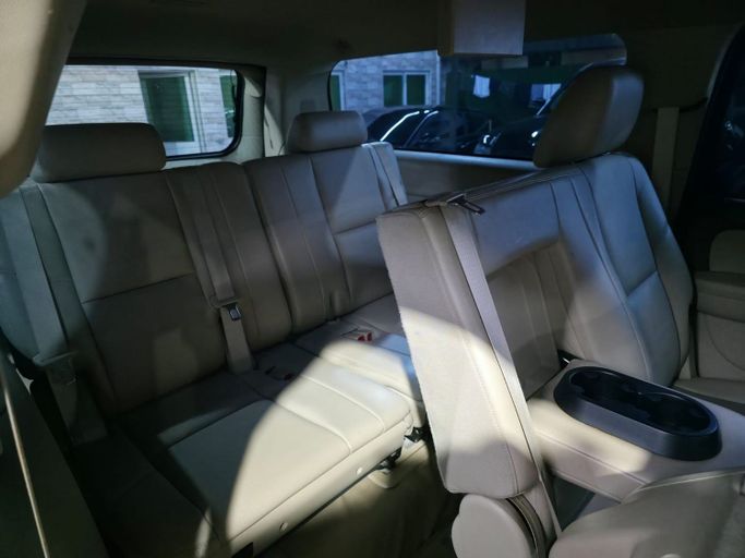 Подержанный Chevrolet Suburban XI, 5.3 л, 2014 в Аджмане от Abu Rashid Cars  Коричневый цвет. GCC | AUTO.AE