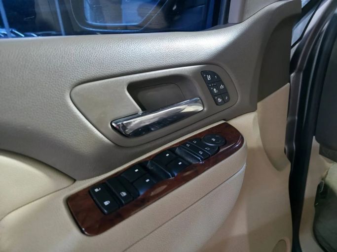 Подержанный Chevrolet Suburban XI, 5.3 л, 2014 в Аджмане от Abu Rashid Cars  Коричневый цвет. GCC | AUTO.AE