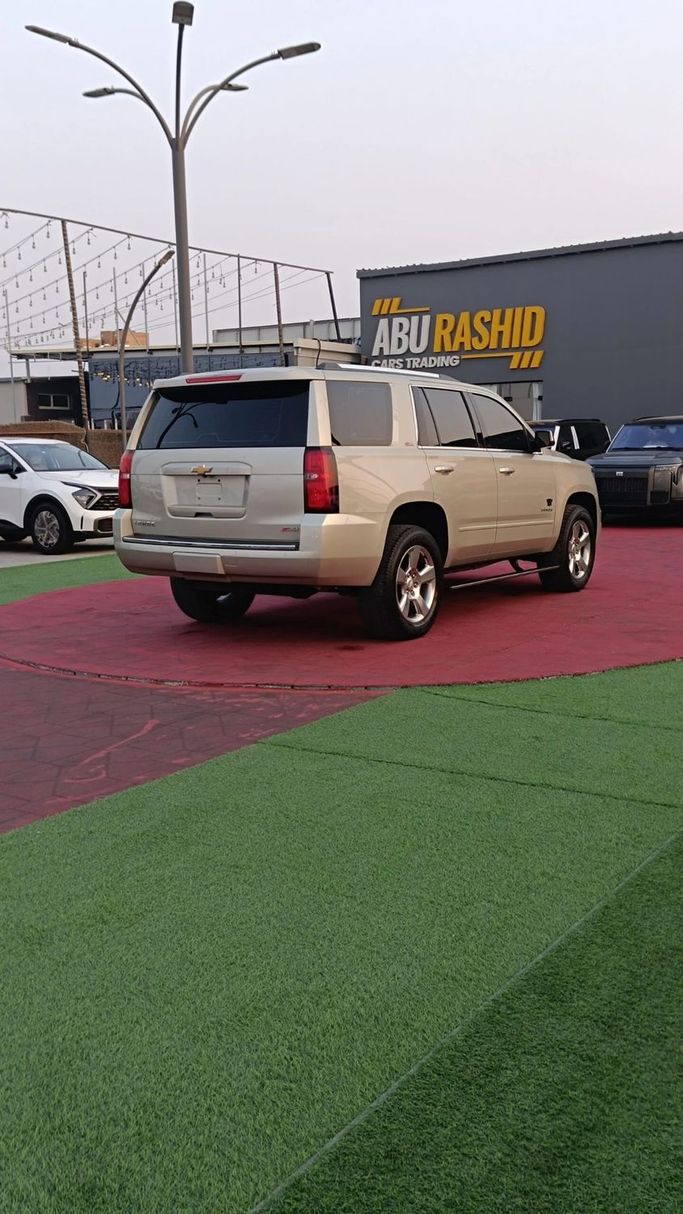 Подержанный Chevrolet Tahoe IV, 5.3 л, 2016 в Аджмане от Abu Rashid Cars  Золотистый цвет. GCC | AUTO.AE