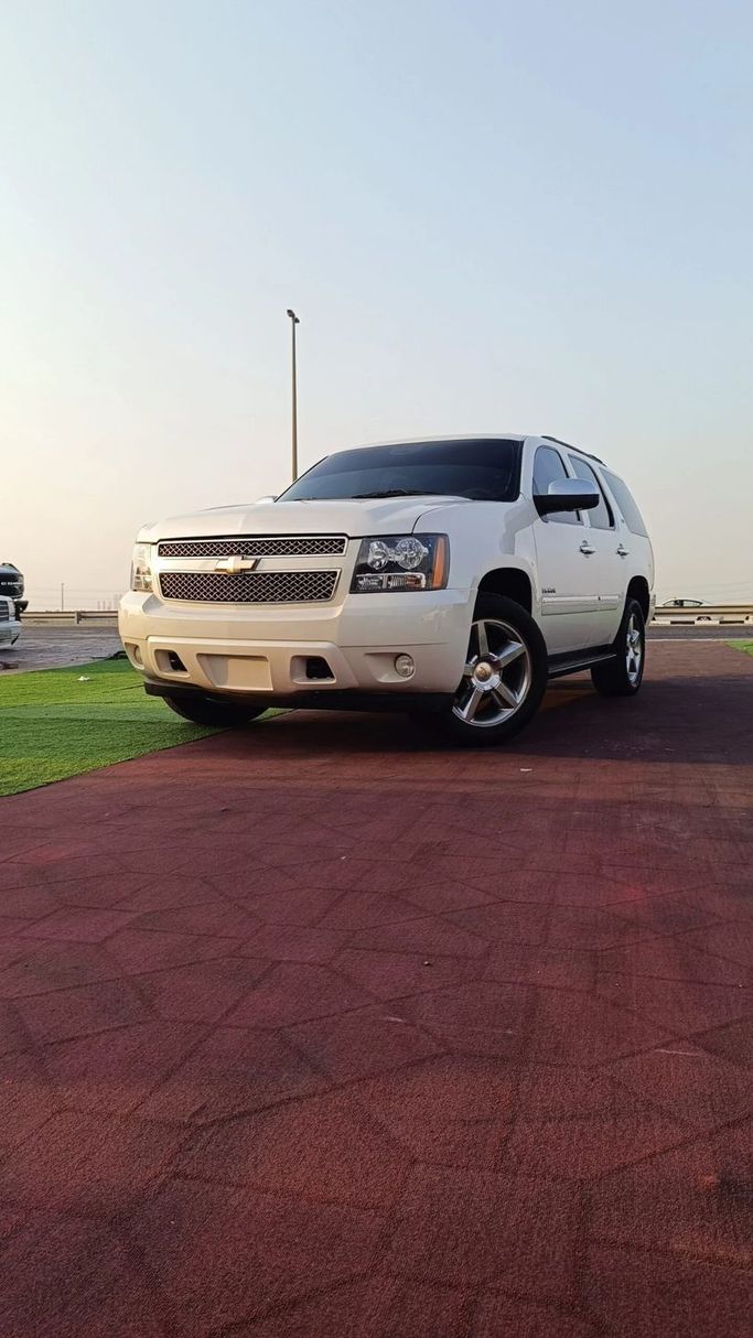 Подержанный Chevrolet Tahoe III, 5.3 л, 2010 в Аджмане от Abu Rashid Cars  Белый цвет. GCC | AUTO.AE
