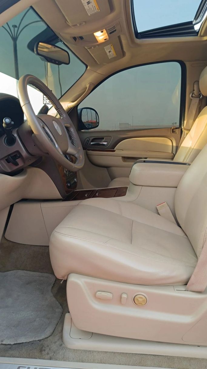 Подержанный Chevrolet Tahoe III, 5.3 л, 2010 в Аджмане от Abu Rashid Cars  Белый цвет. GCC | AUTO.AE