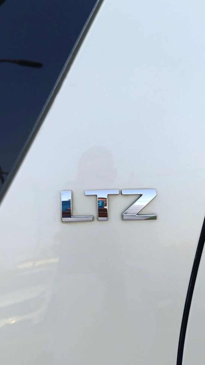 Подержанный Chevrolet Tahoe III, 5.3 л, 2010 в Аджмане от Abu Rashid Cars  Белый цвет. GCC | AUTO.AE