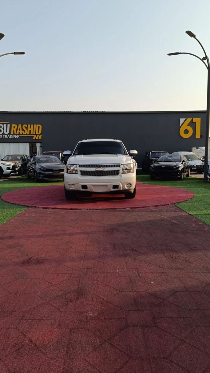 Подержанный Chevrolet Tahoe III, 5.3 л, 2010 в Аджмане от Abu Rashid Cars  Белый цвет. GCC | AUTO.AE
