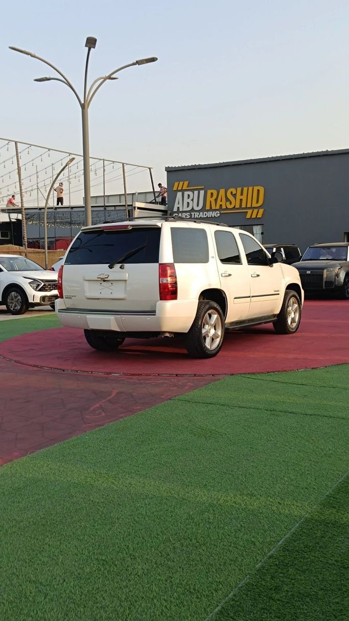 Подержанный Chevrolet Tahoe III, 5.3 л, 2010 в Аджмане от Abu Rashid Cars  Белый цвет. GCC | AUTO.AE