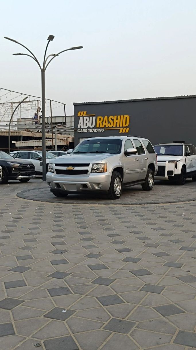 Подержанный Chevrolet Tahoe III, 5.3 л, 2014 в Аджмане от Abu Rashid Cars  Серебристый цвет. GCC | AUTO.AE