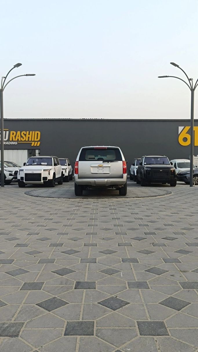 Подержанный Chevrolet Tahoe III, 5.3 л, 2014 в Аджмане от Abu Rashid Cars  Серебристый цвет. GCC | AUTO.AE