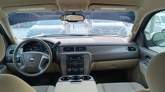 Подержанный Chevrolet Tahoe III, 5.3 л, 2014 в Аджмане от Abu Rashid Cars  Серебристый цвет. GCC | AUTO.AE