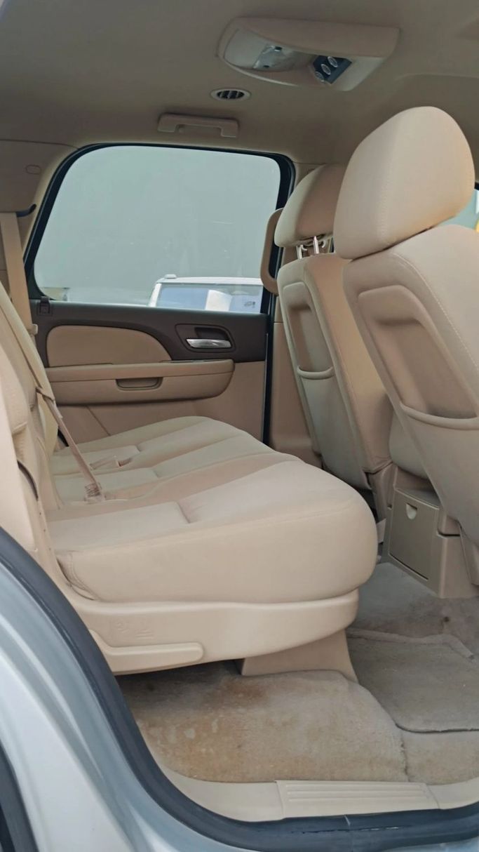 Подержанный Chevrolet Tahoe III, 5.3 л, 2014 в Аджмане от Abu Rashid Cars  Серебристый цвет. GCC | AUTO.AE