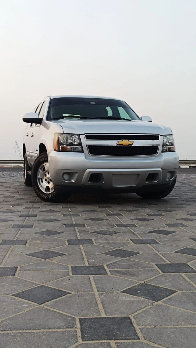 Подержанный Chevrolet Tahoe III, 5.3 л, 2014 в Аджмане от Abu Rashid Cars  Серебристый цвет. GCC | AUTO.AE