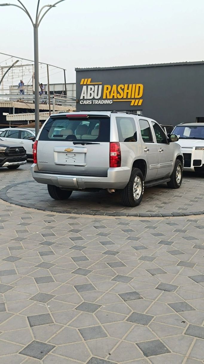 Подержанный Chevrolet Tahoe III, 5.3 л, 2014 в Аджмане от Abu Rashid Cars  Серебристый цвет. GCC | AUTO.AE