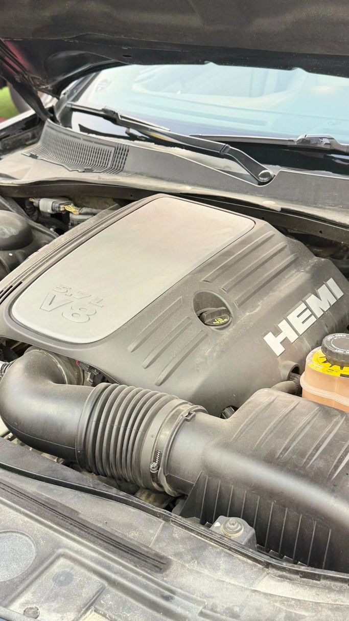 Подержанный Chrysler 300C II, 5.7 л, 2014 в Аджмане от Abu Rashid Cars  Черный цвет. Other | AUTO.AE