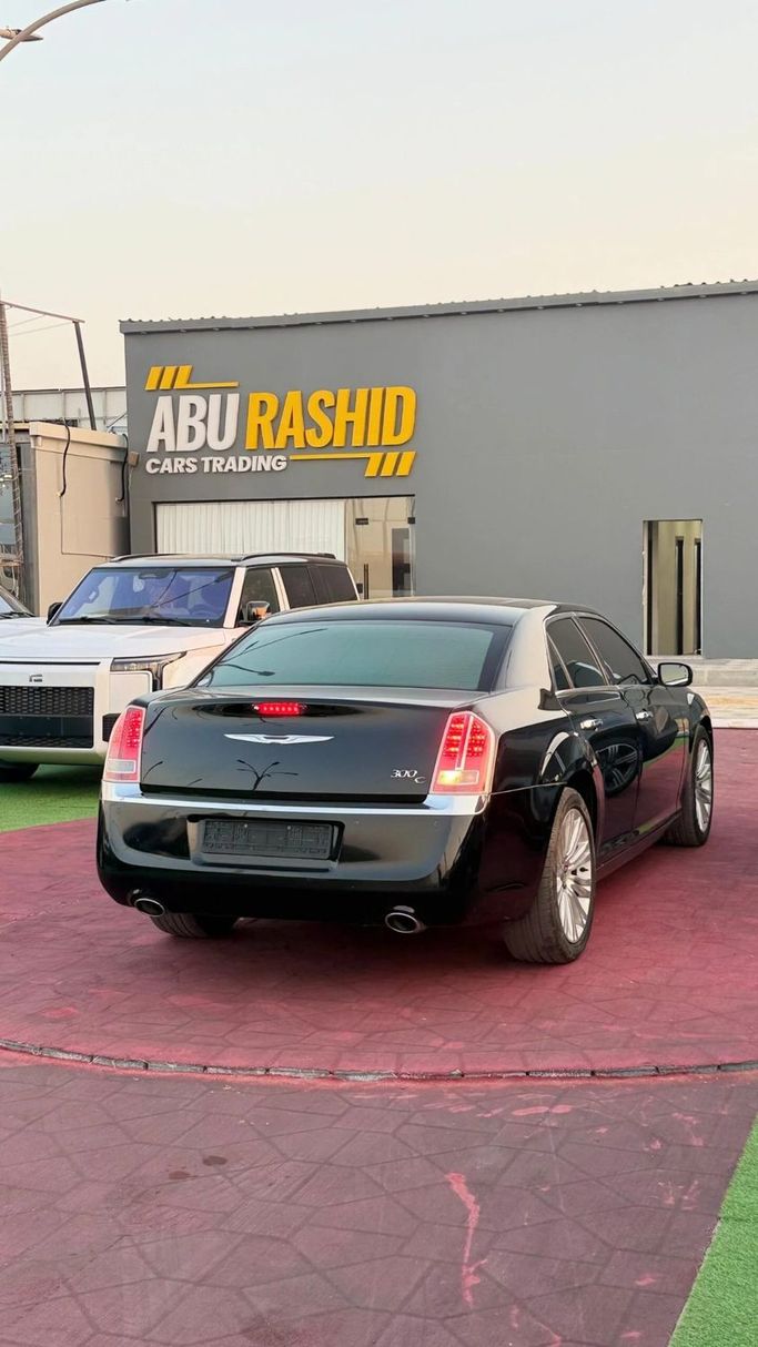 Подержанный Chrysler 300C II, 5.7 л, 2014 в Аджмане от Abu Rashid Cars  Черный цвет. Other | AUTO.AE