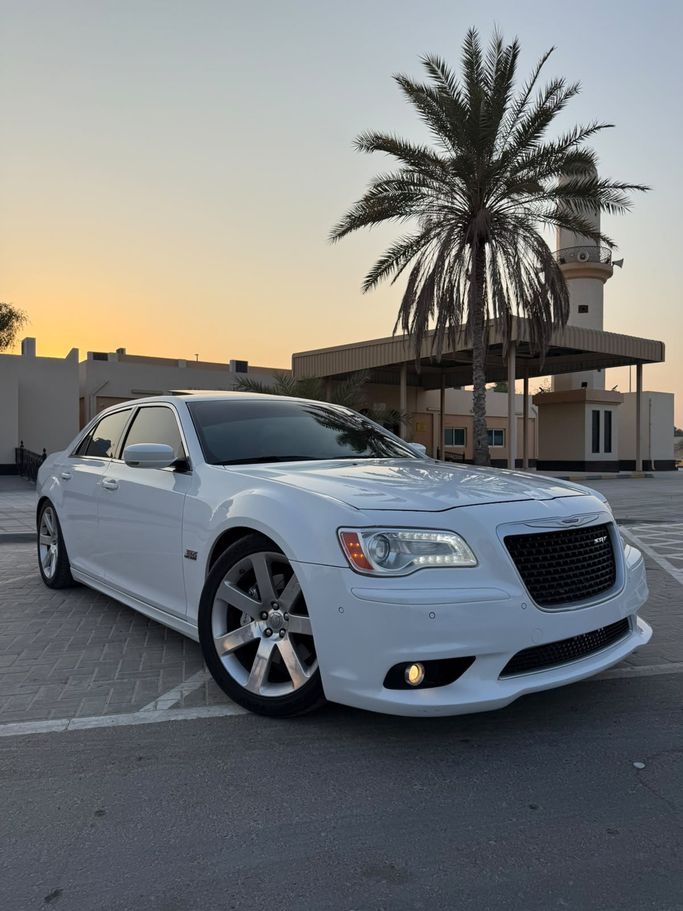 Подержанный Chrysler 300C II, 6.4 л, 2014 в ОАЭ, Аджман Белый цвет. GCC | AUTO.AE | Объявление #283673