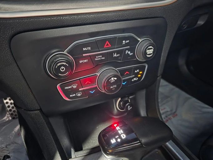 Подержанный Dodge Charger SRT VII (LD) Рестайлинг, 6.4 л, 2017 в Аджмане от Abu Rashid Cars  Синий цвет.  | AUTO.AE