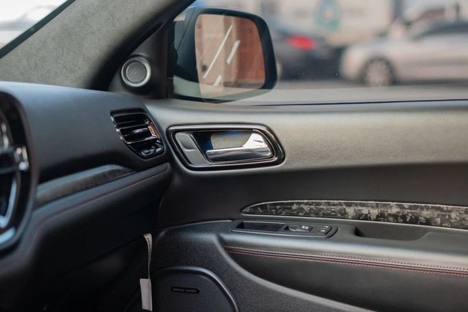 Подержанный Dodge Durango III Рестайлинг 2, 5.7 л, 2024 в Аджмане от AMG Cars Черный цвет. Американская | AUTO.AE