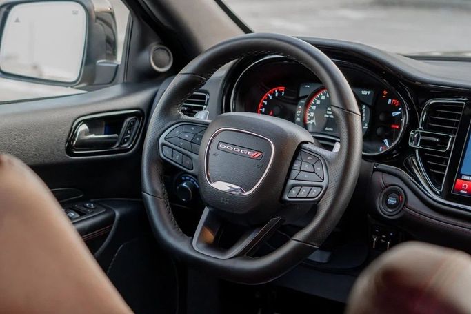 Подержанный Dodge Durango III Рестайлинг 2, 3.6 л, 2025 в Аджмане от AMG Cars Черный цвет. Американская | AUTO.AE