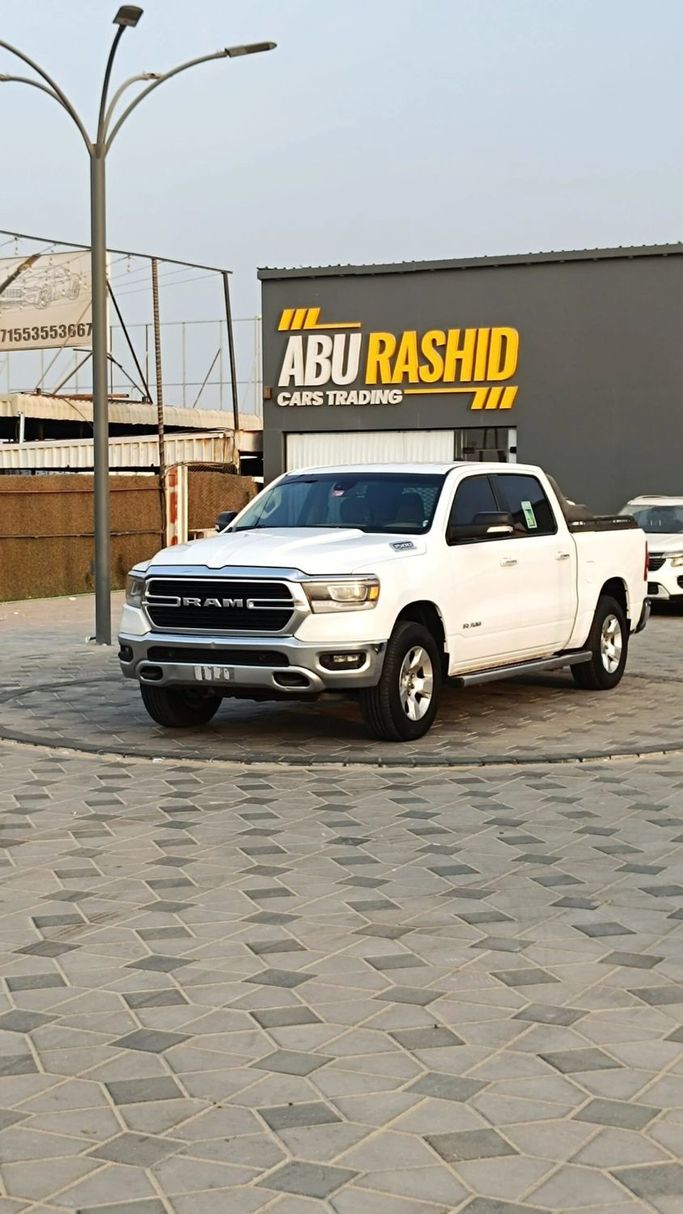 Подержанный Dodge RAM IV (DS/DJ), 5.7 л, 2019 в Аджмане от Abu Rashid Cars  Белый цвет. GCC | AUTO.AE