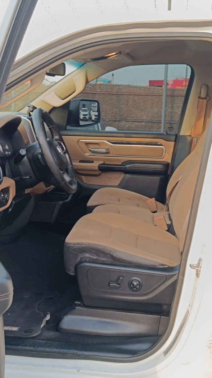 Подержанный Dodge RAM IV (DS/DJ), 5.7 л, 2019 в Аджмане от Abu Rashid Cars  Белый цвет. GCC | AUTO.AE