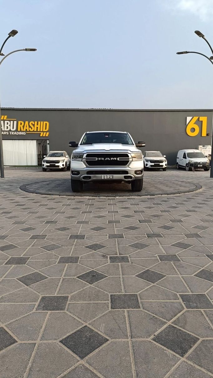 Подержанный Dodge RAM IV (DS/DJ), 5.7 л, 2019 в Аджмане от Abu Rashid Cars  Белый цвет. GCC | AUTO.AE